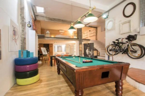 Very cool duplex loft. Billard. Piano. Patio. Centric.